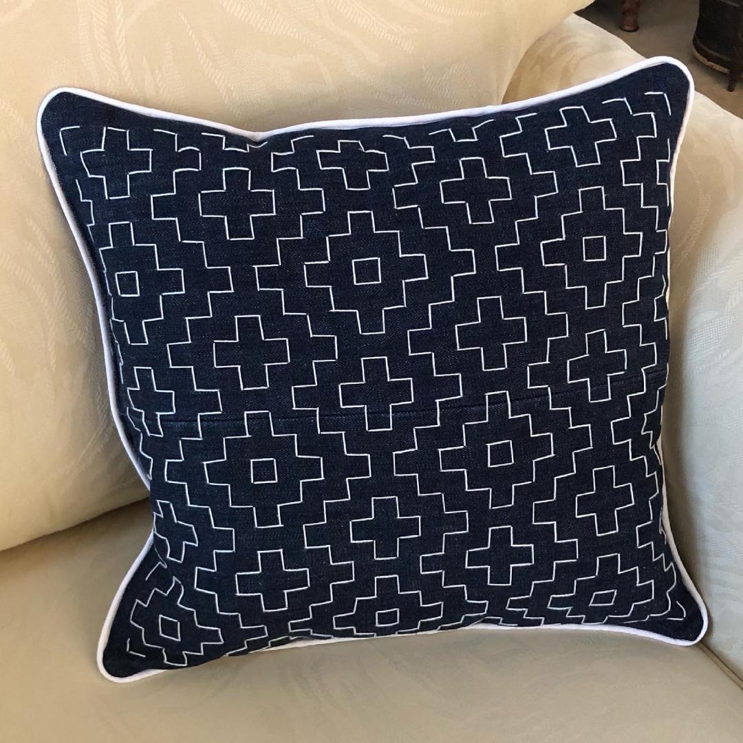 Kakinohana Throw Pillow