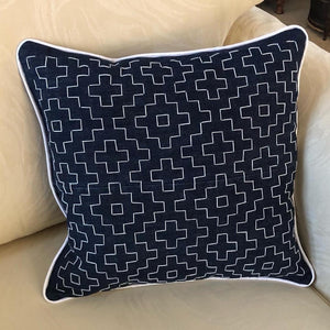 Kakinohana Throw Pillow